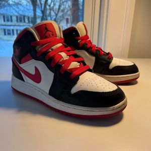 Air Jordan 1 Mid
